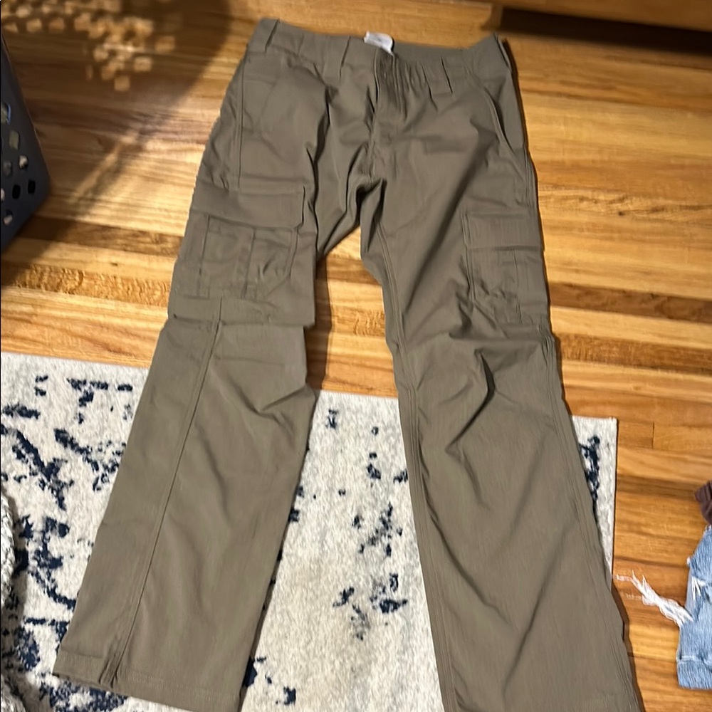 Under Armour Tan Hiking Cargo Pants